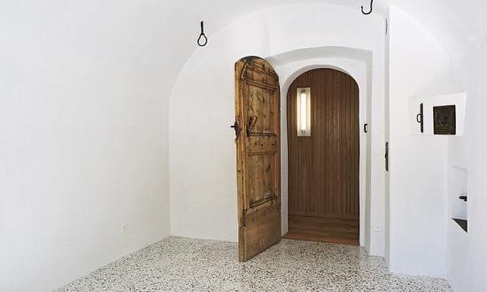 klassischer-terrazzoboden-in-madulein-ch-architektur-ag-christoph-sauter-st-moriz