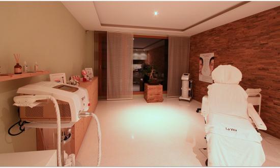 conrad-center-parc-rom-drogerie-shop-kosmetik-med-massage-muestair-ch