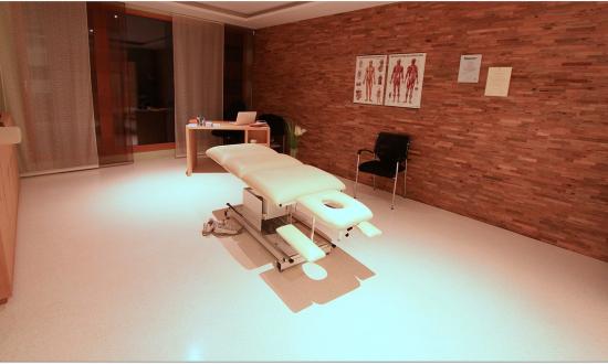 conrad-center-parc-rom-drogerie-shop-kosmetik-med-massage-muestair-ch
