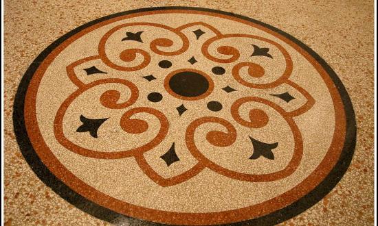 neuverlegung-eines-klassischen-terrazzobodens-in-kroatien