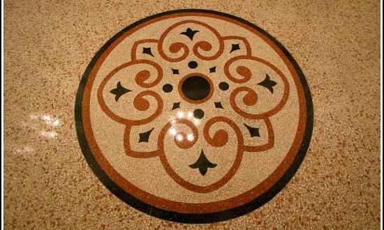 neuverlegung-eines-klassischen-terrazzobodens-in-kroatien