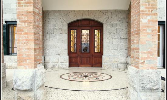 neuverlegung-eines-klassischen-terrazzobodens-in-kroatien