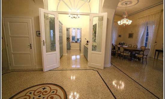 neuverlegung-eines-klassischen-terrazzobodens-in-kroatien