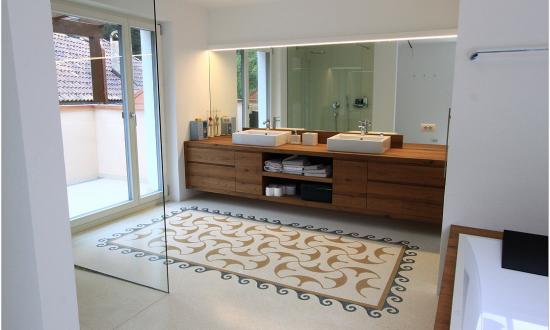 bad-mit-kosmatenmuster-suedtirol-i