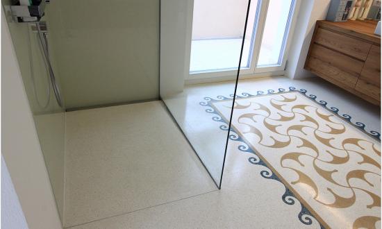 bad-mit-kosmatenmuster-suedtirol-i