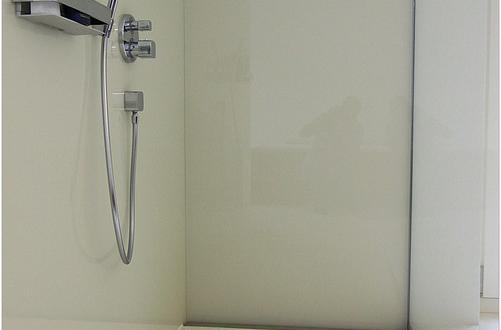 bad-mit-kosmatenmuster-suedtirol-i