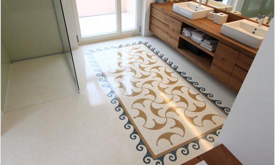 bad-mit-kosmatenmuster-suedtirol-i